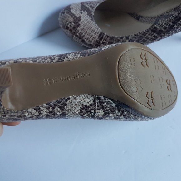 - Naturalizer Size 6.5 High Heel Shoes Snake Skin Look - Picture 5 of 6